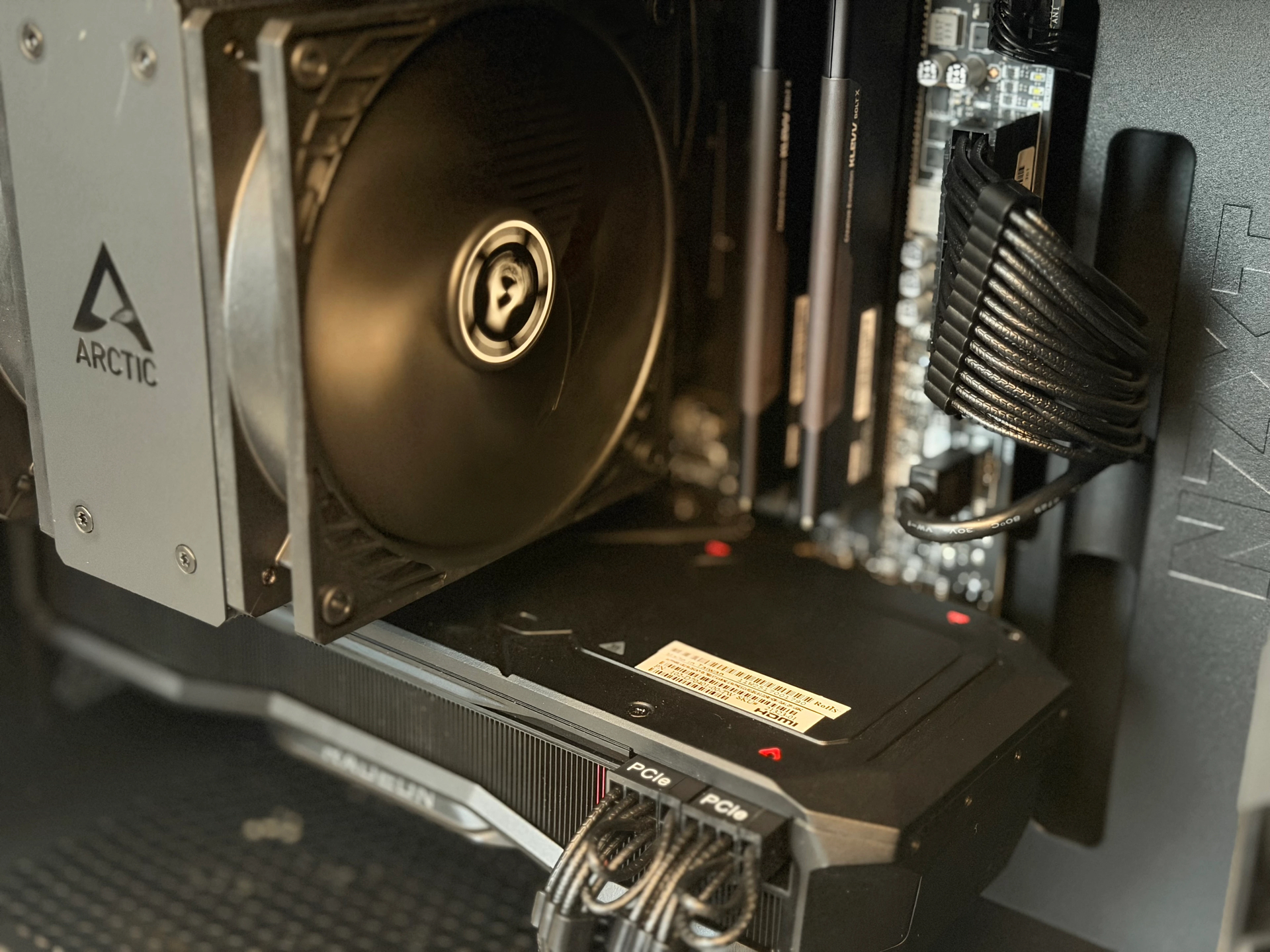 Stealth Core - RX 9060 XT 16GB — image 5