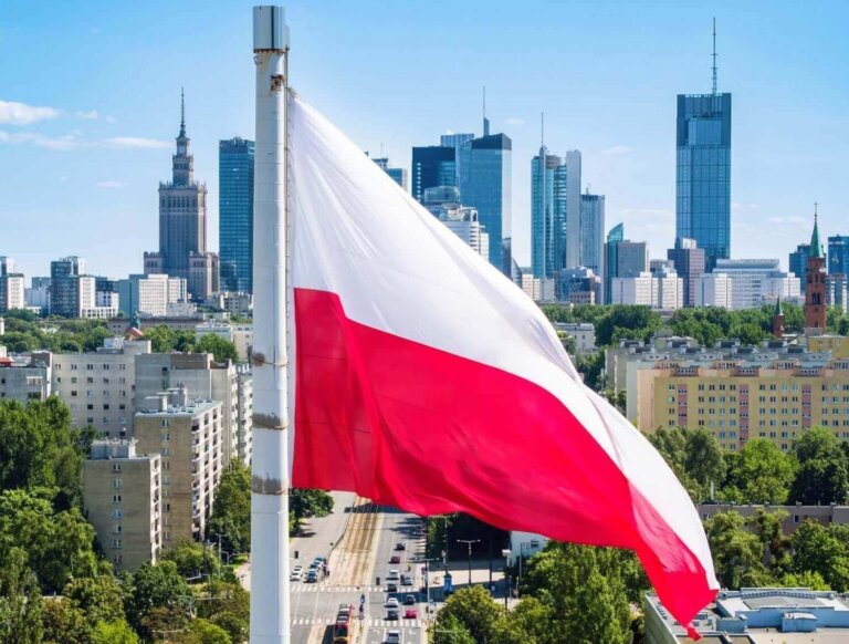W pierwszej połowie października 31 proc. badanych uważało, że sytuacja w naszym kraju zmierza w dobrym kierunku, a 47 proc. było odmiennego zdania. Poglądu na ten temat nie miało 21 proc. – wskazuje badanie CBOS.