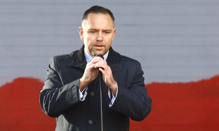 Po stronie ukraińskiej jest systematyczna blokada ekshumacji ofiar ludobójstwa na Wołyniu, a szef tamtejszego IPN regularnie rozmiękcza, rozciąga tę kwestię - powiedział w Studiu PAP prezes IPN Karol Nawrocki. Dodał, że Instytut w lutym 2025 r. kolejny raz ponowi wniosek o ekshumację.