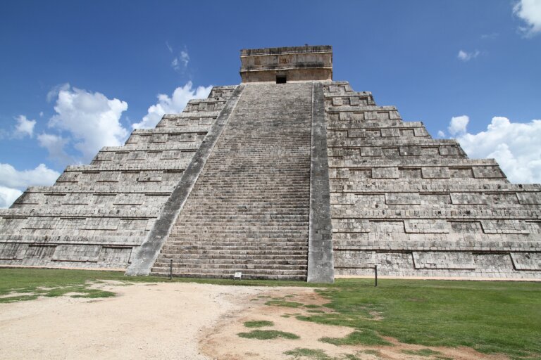 Archeolodzy z USA i Meksyku odkryli, że półwysep Jukatan skrywa ponad 6 tys. budowli wzniesionych przez cywilizację Majów w epoce prekolumbijskiej. Obiekty są obecnie pokryte ziemią.