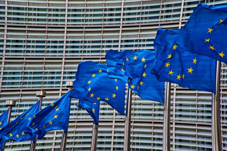 Parlament Europejski przyjął 27 listopada budżet Unii Europejskiej na 2025 rok. Wyniesie on 199,4 mld euro w zobowiązaniach i 155,2 mld euro w płatnościach ogółem. W budżecie uwzględniono też środki na nieprzewidziane wydatki.