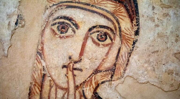 Freski z Katedry z Faras przedstawiały sceny dzieciństwa Marii, nie zaś apostołów czy Chrystusa - uważa dr Magdalena Łaptaś z UKSW. To nowa interpretacja niezachowanych już malowideł, które pochodziły ze słynnej średniowiecznej katedry.