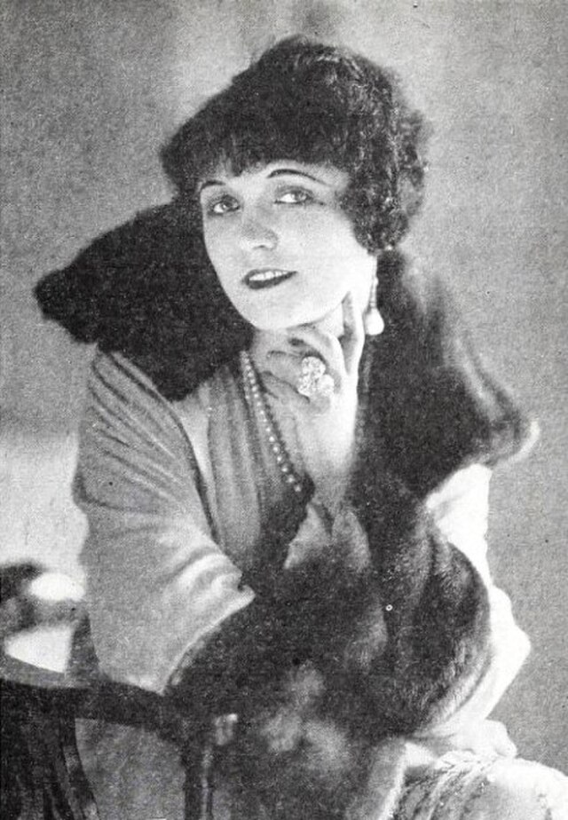Pola Negri, urodziła się 3 stycznia 1897 r. w Lipnie, niedaleko Włocławka, w rodzinie drobnomieszczańskiej.