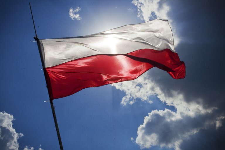 Przyznawanie prawa do wjazdu do Polski wszystkim bez jakiejkolwiek kontroli prowadziłoby do chaosu – ocenił wiceszef MSWiA prof. Maciej Duszczyk. Według niego, Polska nie narusza prawa do azylu, tylko ze względu na kwestie bezpieczeństwa proponuje zawieszenie prawa do możliwości składania wniosków o ochronę międzynarodową.