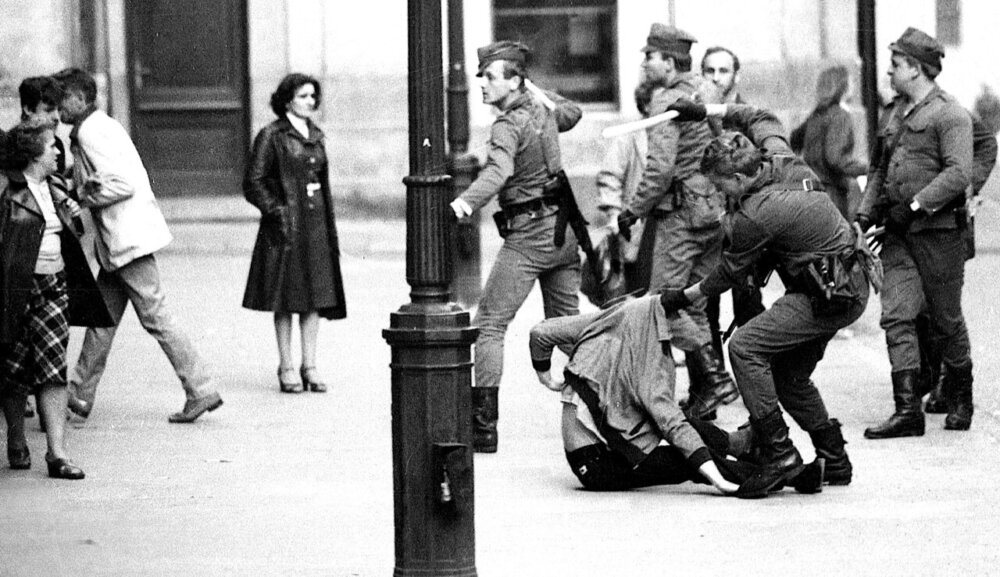 Zdjęcie okładkowe wpisu Prof. Wojciech Józef POLAK, prof. Sylwia GALIJ-SKARBIŃSKA, ks. Michał Damazyn: Czy stan wojenny uchronił Polskę przed interwencją sowiecką?