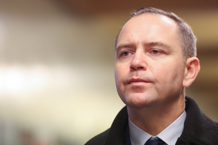 Karol Nawrocki u powodzian