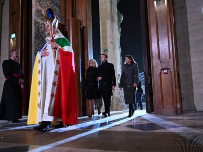 Papież FRANCISZEK: Niech odrodzenie tej katedry będzie znakiem odnowy Kościoła we Francji