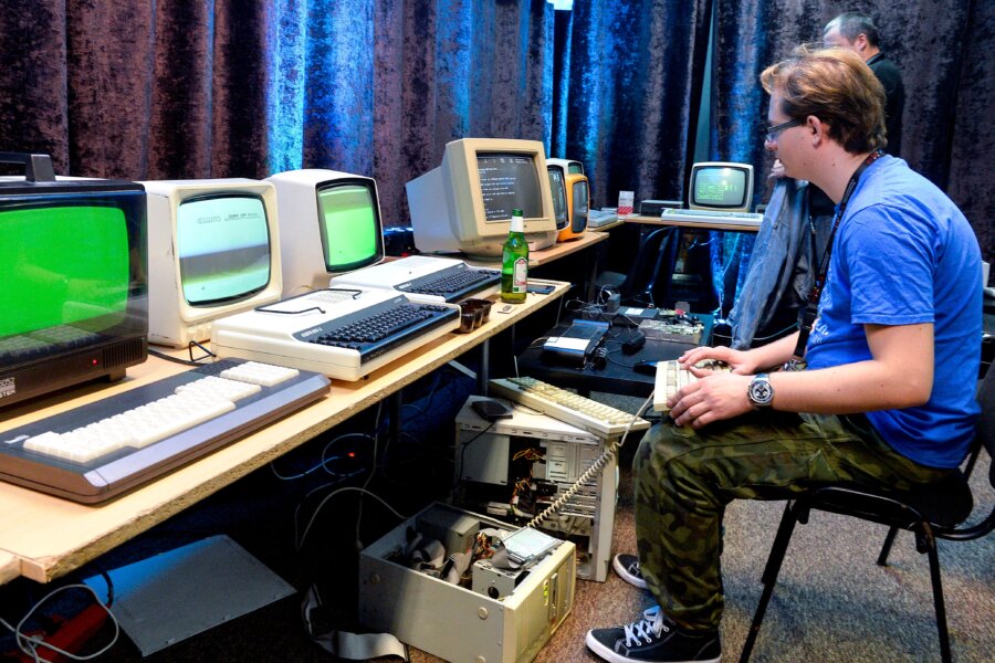 Zdjęcie okładkowe wpisu Jolanta PAWNIK: Pierwszy polski komputer powstał we Wrocławiu