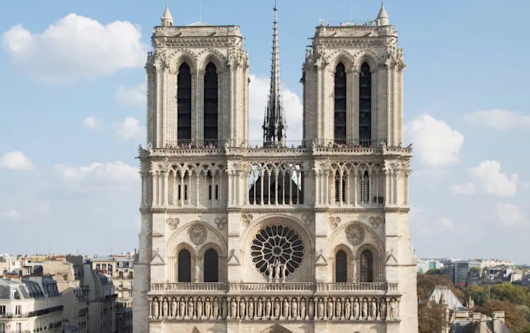 zmiany w katedrze Notre-Dame