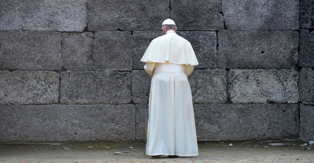 Zdjęcie okładkowe wpisu Papież FRANCISZEK: Dyplomacja nadziei to świeży powiew dla znękanego konfliktami świata