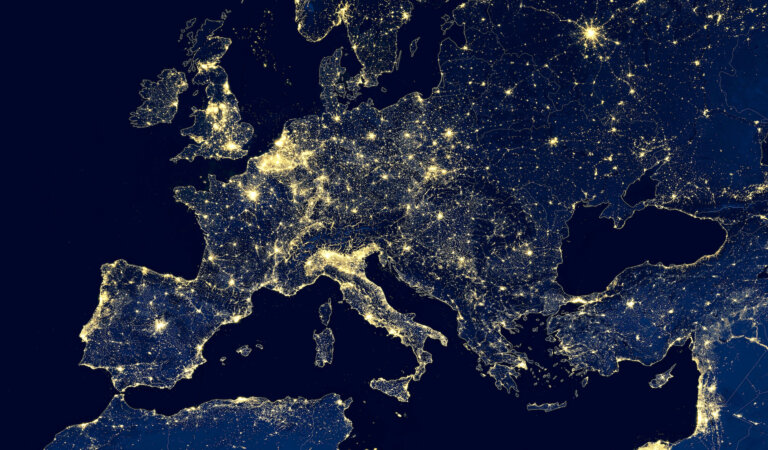 Brak dużego europejskiego projektu w dziedzinie sztucznej inteligencji (AI), takiego jak amerykański ChatGPT czy chiński DeepSeek, budzi obawy w UE – informuje w poniedziałek w komentarzu redakcyjnym hiszpański dziennik „El Pais”.