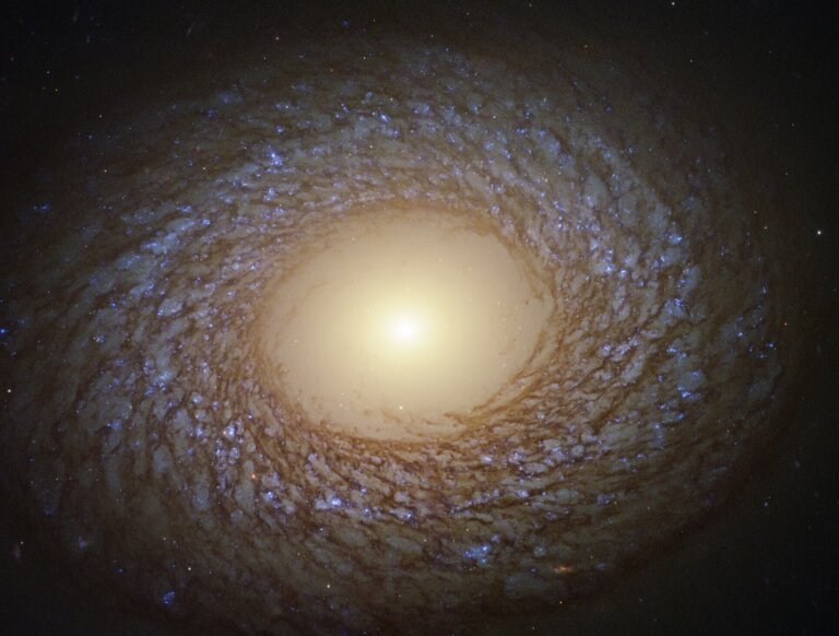 NGC 2775