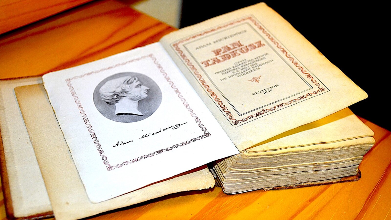 Ewa HOFFMANN-PIOTROWSKA: Na początku był Mickiewicz…