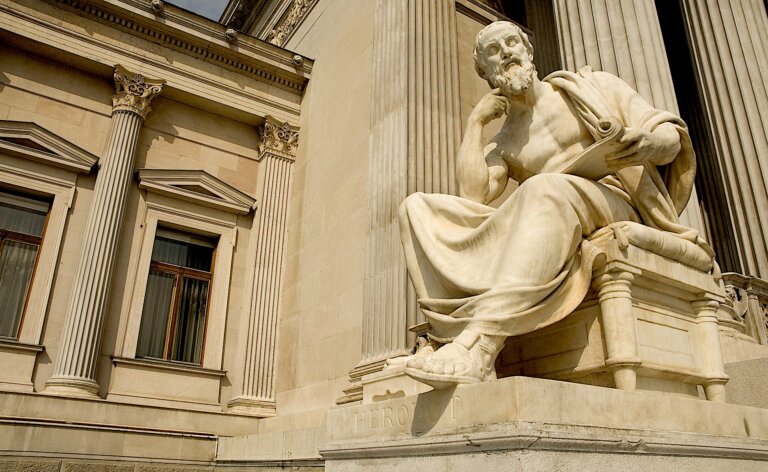 Prof. Jacek HOŁÓWKA: Polityczne nieporozumienia