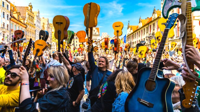 Anna DRUŚ: Gitarowy rekord świata – majowy fenomen Wrocławia
