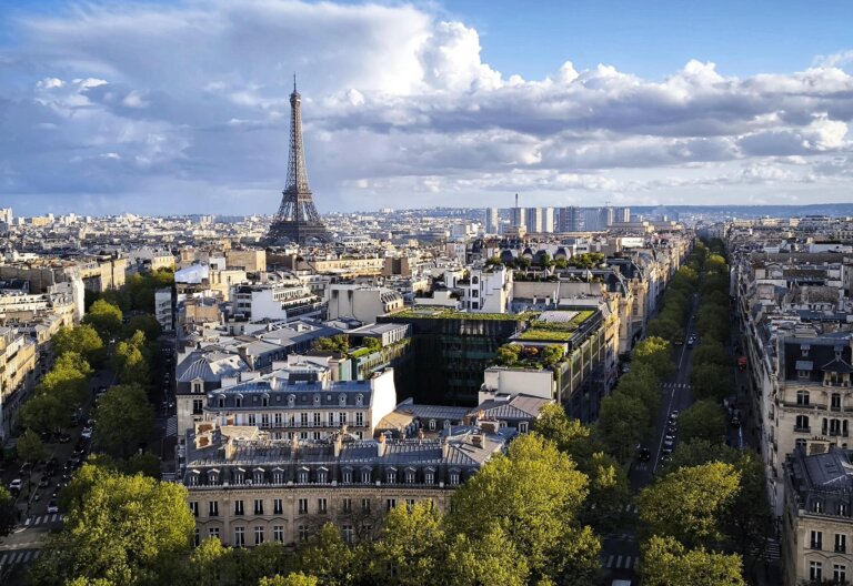 Julia DELANNE: Miesiąc w Paryżu. Dziesięć pomysłów. Maj 2025