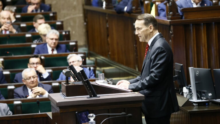 Europa poradzi sobie z Rosją bez USA, a Polska znacznie zwiększa swoje zaangażowanie na rzecz bezpieczeństwa Morza Bałtyckiego - oznajmił szef polskiej dyplomacji Radosław Sikorski w wywiadzie dla szwedzkiej gazety 