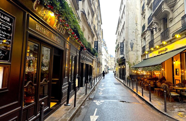 Julia DELANNE: Miesiąc w Paryżu. Dziesięć pomysłów. Czerwiec 2025