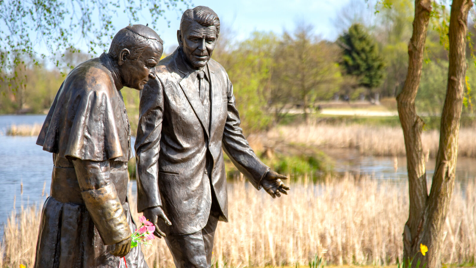 Karol POLEJOWSKI: Papież, który obalił mury