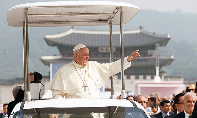 Papamobile, którym papież Franciszek poruszał się na Zachodnim Brzegu, zostanie przekształcone w mobilną klinikę dla chorych i rannych dzieci w Strefie Gazy - poinformował w niedzielę 4 maja 2025 roku dziennik