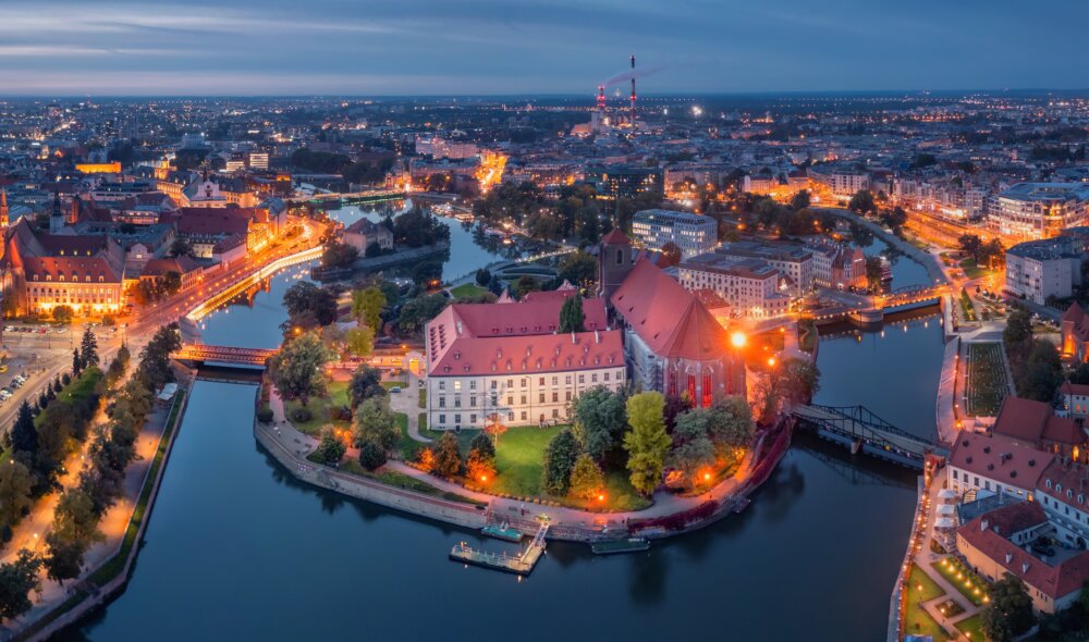 Zdjęcie okładkowe wpisu Antoni OPALIŃSKI: Wrocław. Piastowska twierdza na szlaku między światami