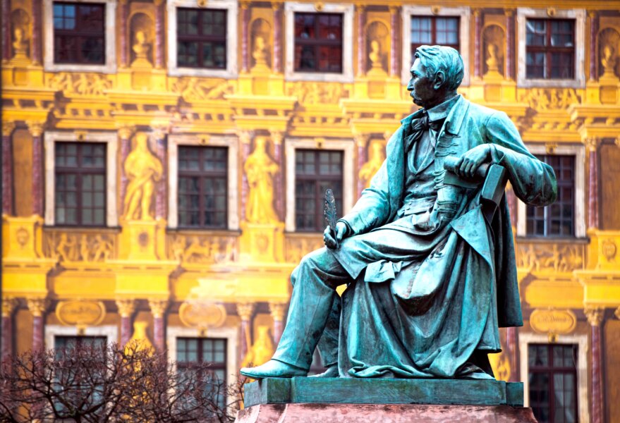 Zdjęcie okładkowe wpisu Jolanta PAWNIK: Ze Lwowa do Wrocławia – pomnik, który przeszedł przez historię