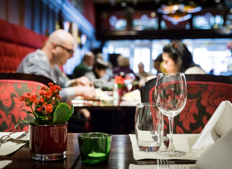 Restauracja w Madrycie, a dokładnie dwie restauracje, które datują swoje powstanie na początek XVIII wieku i serwują tradycyjne dania kuchni kastylijskiej, rywalizują o miano najstarszej na świecie.