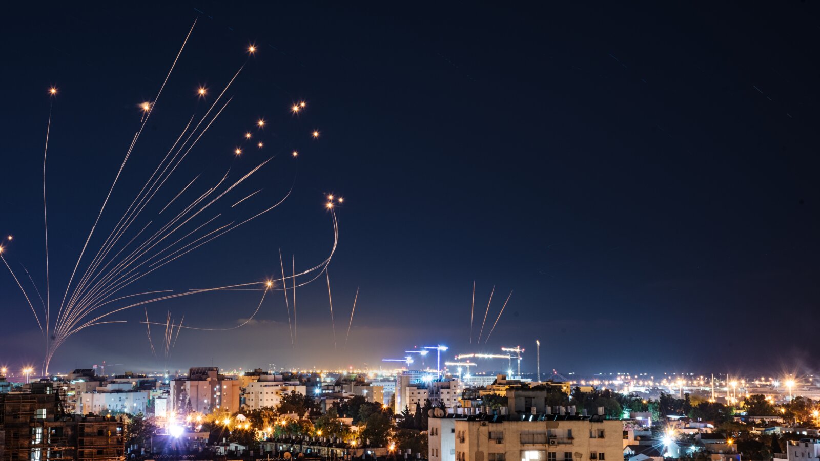 Jan ŚLIWA: (Nie)święta ziemia