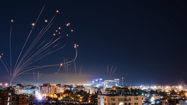 Jan ŚLIWA: (Nie)święta ziemia