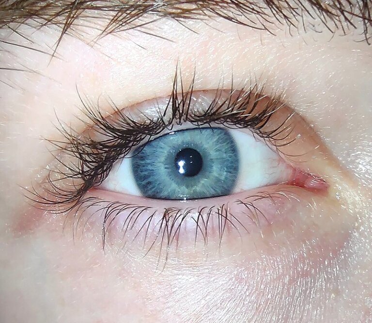 Jak chronić oczy podczas wakacji