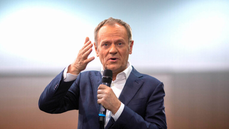 Najliczniejszy rząd w III RP? W składzie gabinetu Donalda Tuska jest obecnie 26 ministrów, z czego 7 to ministrowie bez teki. Rekonstrukcja rządu ma, według zapowiedzi premiera Donalda Tuska, oznaczać odchudzenie rządu i usprawnienie jego prac.