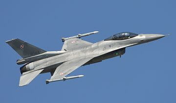Major Maciej „Slab” Krakowian - jeden z najbardziej utytułowanych polskich pilotów F-16, lider Tiger Demo Team - zginął w czwartek (28 sierpnia 2025 roku) wieczorem podczas ćwiczeń przed pokazami AirSHOW w Radomiu.