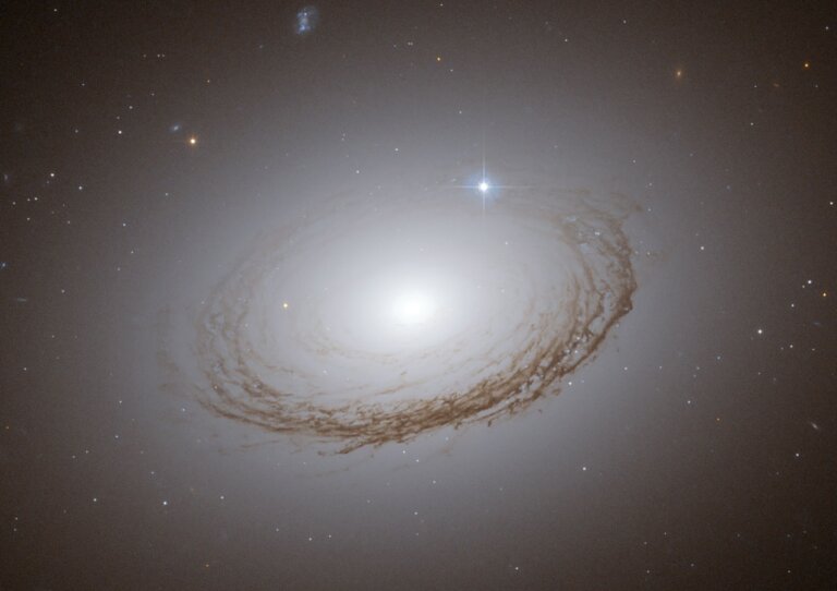 NGC 7049