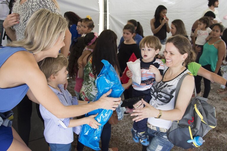 W Światowy Dzień Pomocy Humanitarnej oddawany jest hołd pracownikom humanitarnym na całym świecie. Fundusz Narodów Zjednoczonych na rzecz Dzieci (UNICEF) zaapelował o ochronę prcowników niosących pomoc. W zeszłym roku zginęły 383 osoby, najwięcej w historii.