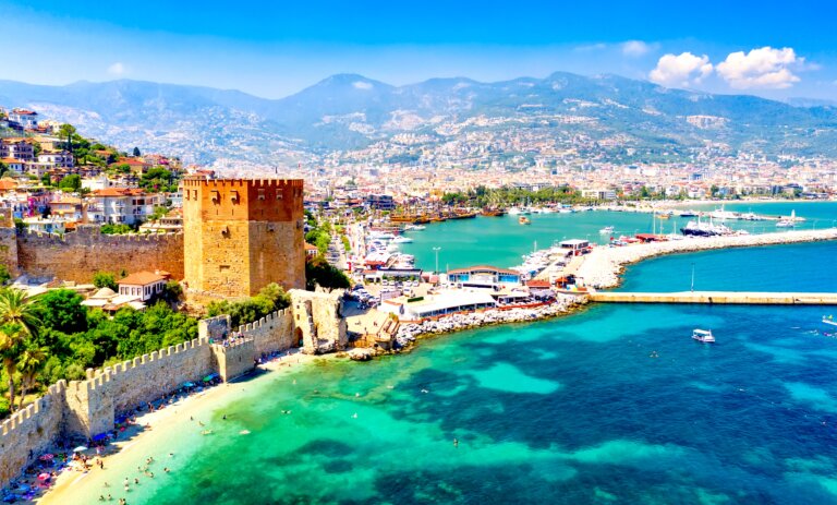 Andrzej DYBCZYŃSKI: Pocztówka z Alanyi, czyli Wasserschlacht po polsku