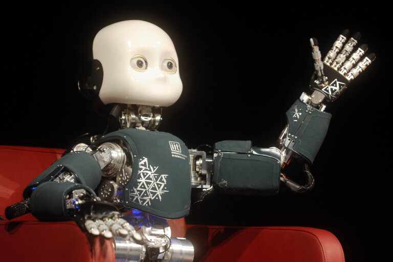 Roboty iCub
