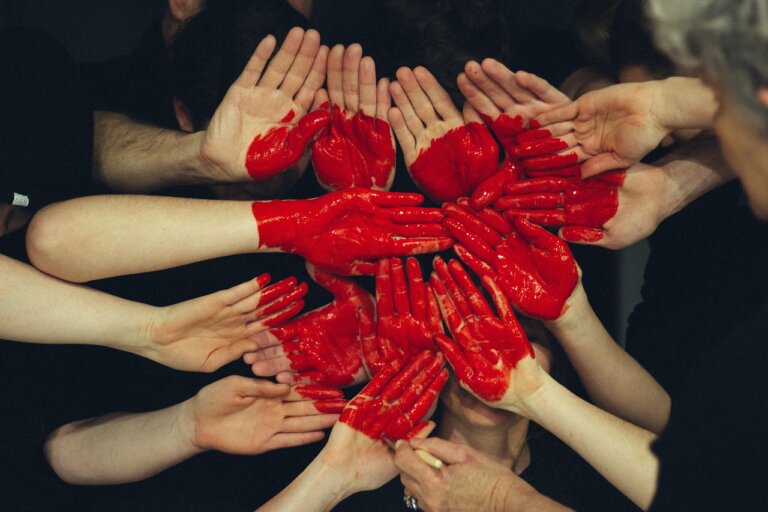 Kardiologia interwencyjna jest w Polsce na wysokim poziomie, ale nadal wiele zależy od świadomości zarówno pacjentów, jak i lekarzy. Ważne jest, by nie przegapić momentu, w którym z sercem dzieje się coś niedobrego – powiedział z okazji Światowego Dnia Serca dr hab. nauk med. Wojciech Dworzański.