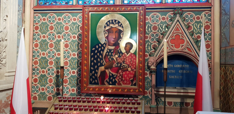 ikona Matki Boskiej Częstochowskiej w Notre Dame