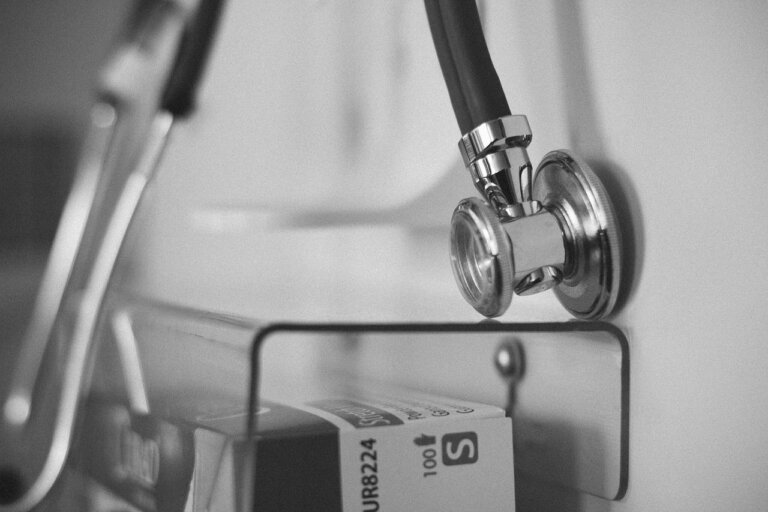 Genetycy i hematolodzy z Uniwersyteckiego Szpitala Klinicznego w Rzeszowie opracowali nową metodę diagnozowania nowotworów krwi. Stworzyli test, który pozwala nie tylko szybciej i taniej niż dotychczas przeanalizować cechy genów immunoglobulin, ale także określić jak będzie się rozwijać choroba.