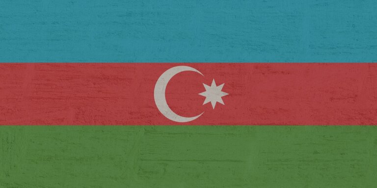 Prezydent Azerbejdżanu Ilham Alijew zaproponował podczas przemówienia na 12. szczycie Organizacji Państw Turkijskich, aby państwa członkowskie przeprowadziły wspólne ćwiczenia wojskowe w jego kraju w 2026 roku - przekazał dziennik „Daily Sabah”.