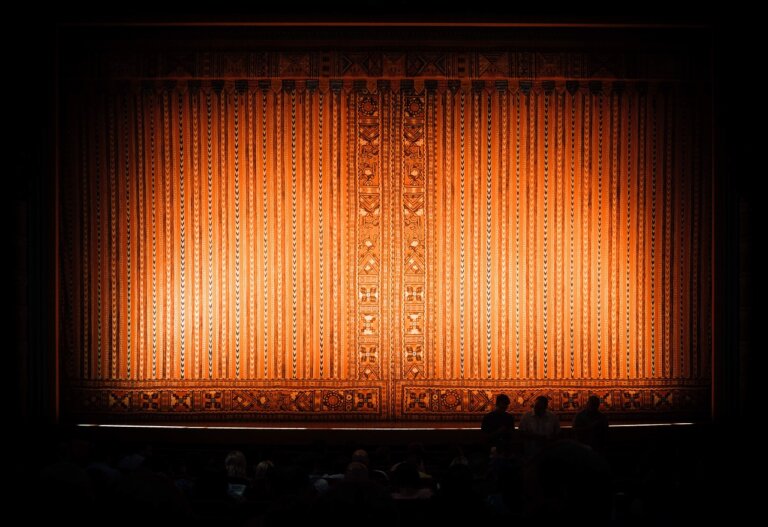 Temat tego, co w okresie dojrzewania dzieje się z ciałem i psychiką młodego człowieka, podejmuje „Zmiana” - sztuka Moniki Czajkowskiej napisana specjalnie dla Teatru Powszechnego w Łodzi. Premiera spektaklu odbędzie się na zastępczej scenie Teatru w hali Expo przy al. Politechniki.