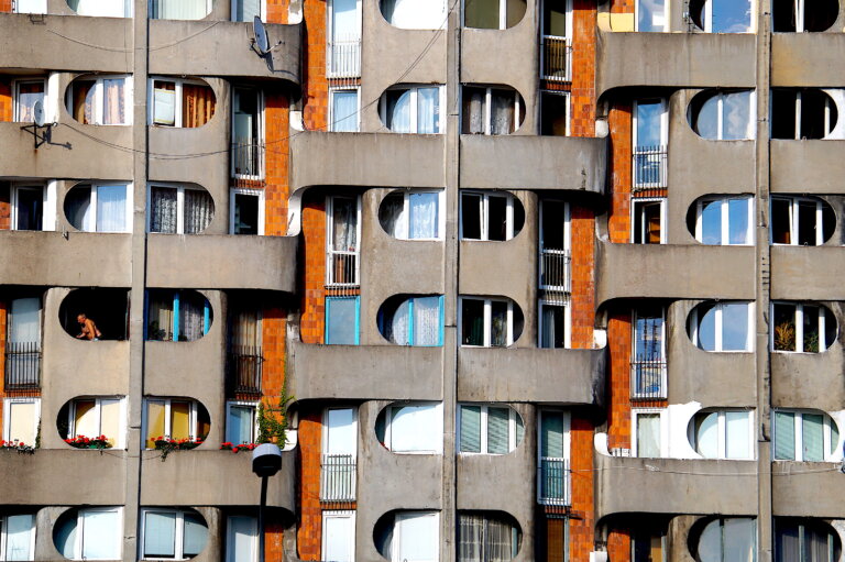 Jolanta PAWNIK: Wrocławska królowa architektury. Historia Jadwigi Grabowskiej-Hawrylak