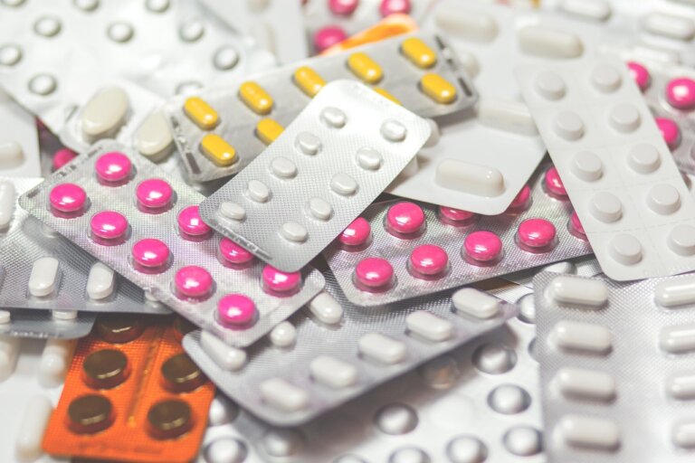 Narodowy Program Ochrony Antybiotyków powinien być nie tylko formalnie wpisany do Narodowego Programu Zdrowia, ale realnie finansowany i wspierany – powiedziała dr n. med. Anna Olczak-Pieńkowska (WIM-PIB). Jej zdaniem jego budżet jest niewystarczający w porównaniu z narastającymi potrzebami. Czym jest antybiotykooporność?