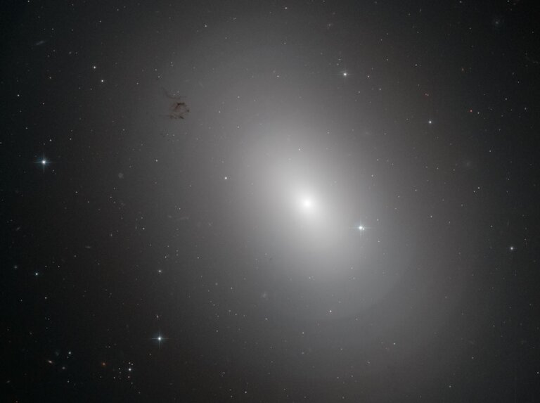 NGC 3923