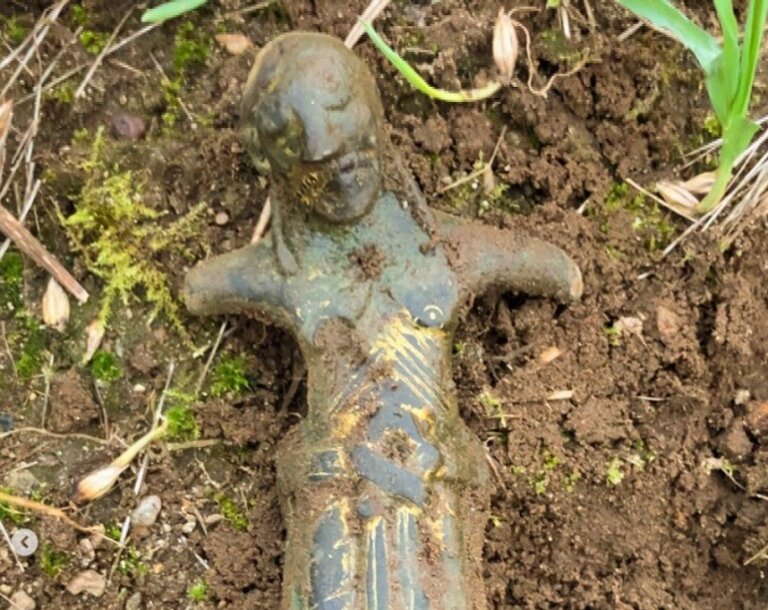 Figura Chrystusa na krzyżu