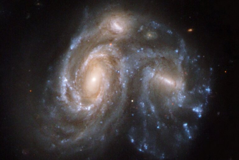 Arp 272