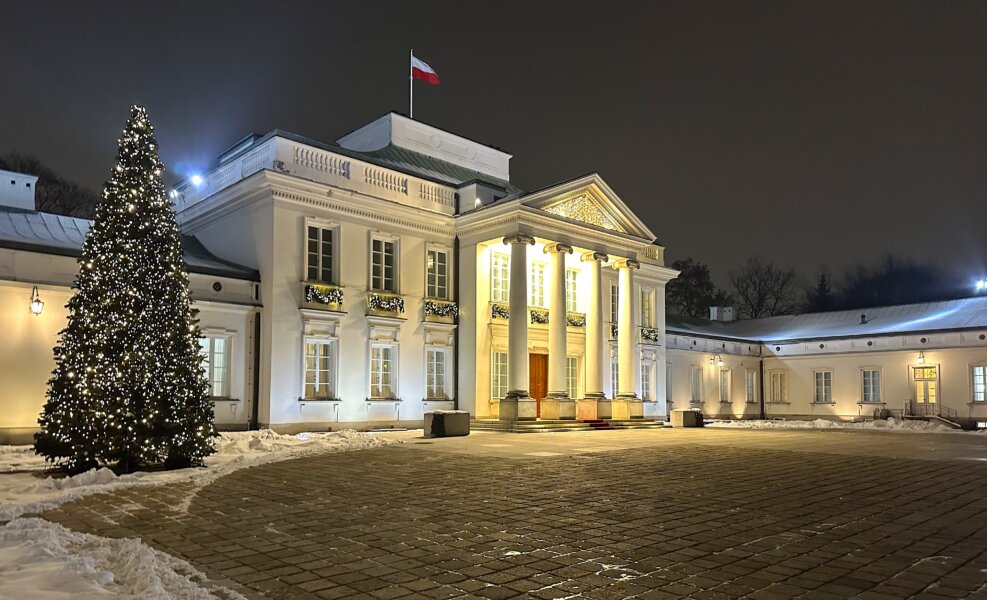 Zdjęcie okładkowe wpisu Paweł SZEFERNAKER: Państwo polskie od zaplecza. Refleksje na początek Nowego Roku