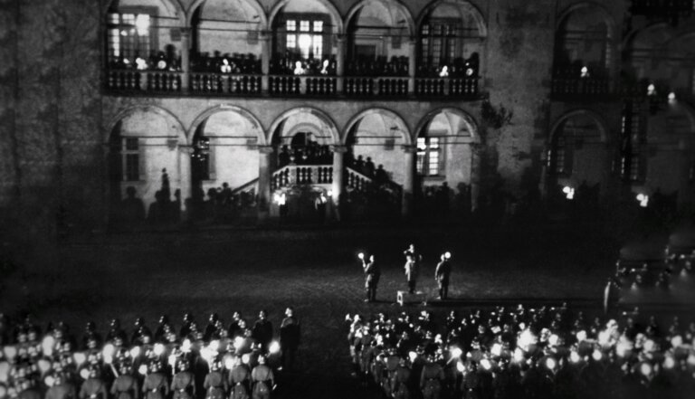 Jan ŚLIWA: Hans Frank. Na dworze „niemieckiego króla Polski”