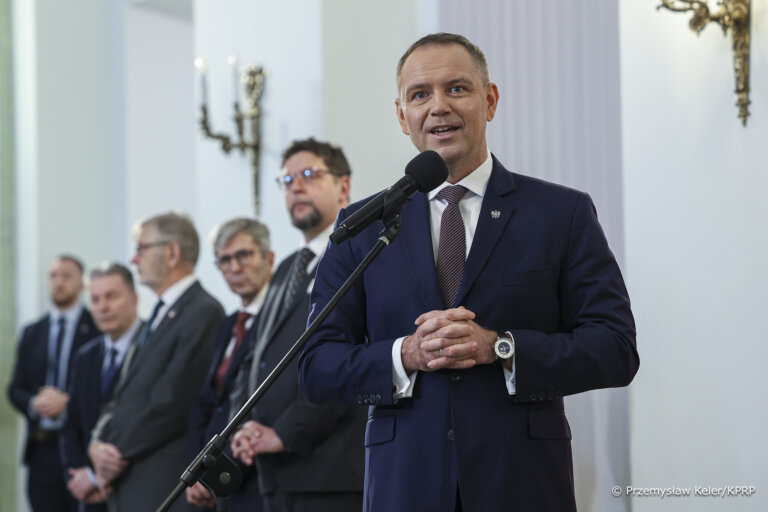 O tym, że wolność nauki jest nierozerwalnie związana z suwerennością państwa, mówił w Pałacu Prezydenckim prezydent Karol Nawrocki, po raz pierwszy wręczając nominacje profesorskie 112 pracownikom nauki i sztuki.