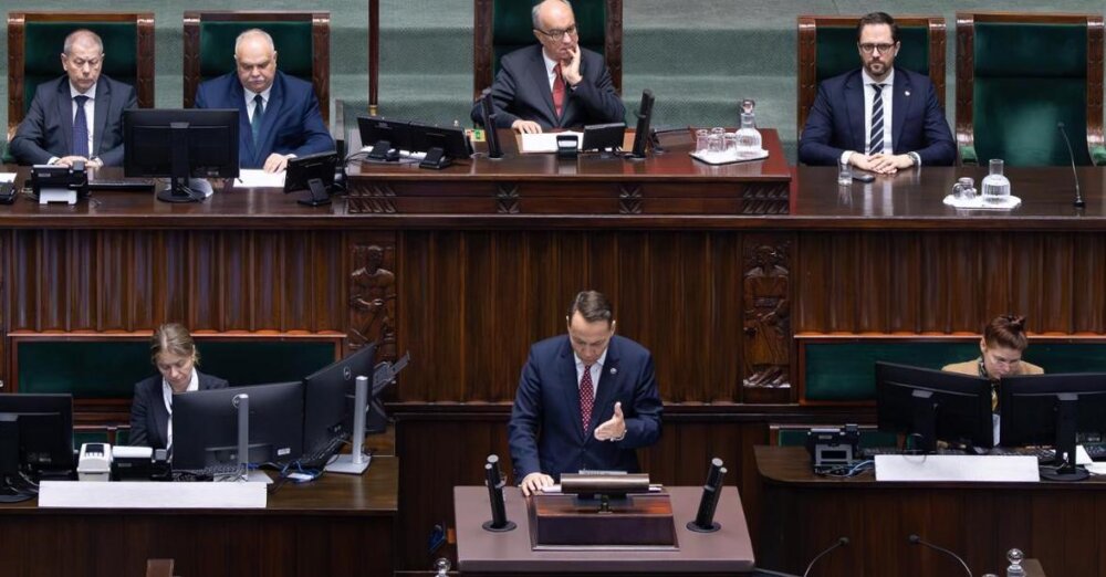 Zdjęcie okładkowe wpisu Radosław SIKORSKI: Historia wrzuca nas na głęboką wodę